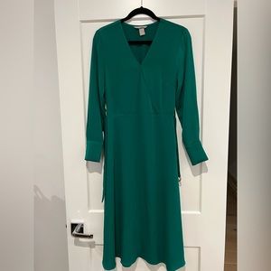 HM midi green vneck dress